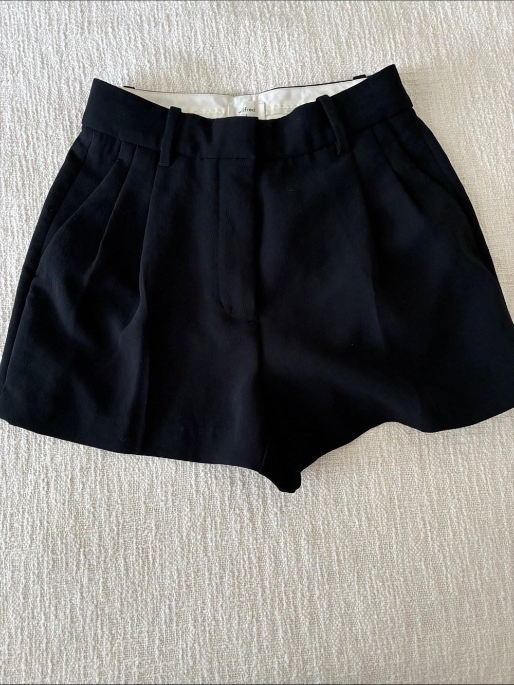 Aritzia crepe pleated tailored shorts